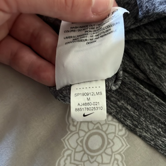 NIKE Running - Dri Fit 1/4 Zip Gray Running Top - Size M Like New Condition - Picture 7 of 7